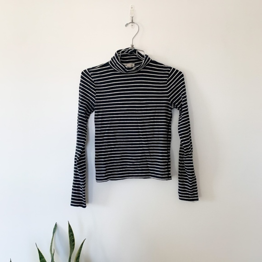 3/$25 Map To Mars Black and White Stripe Turtleneck sz S